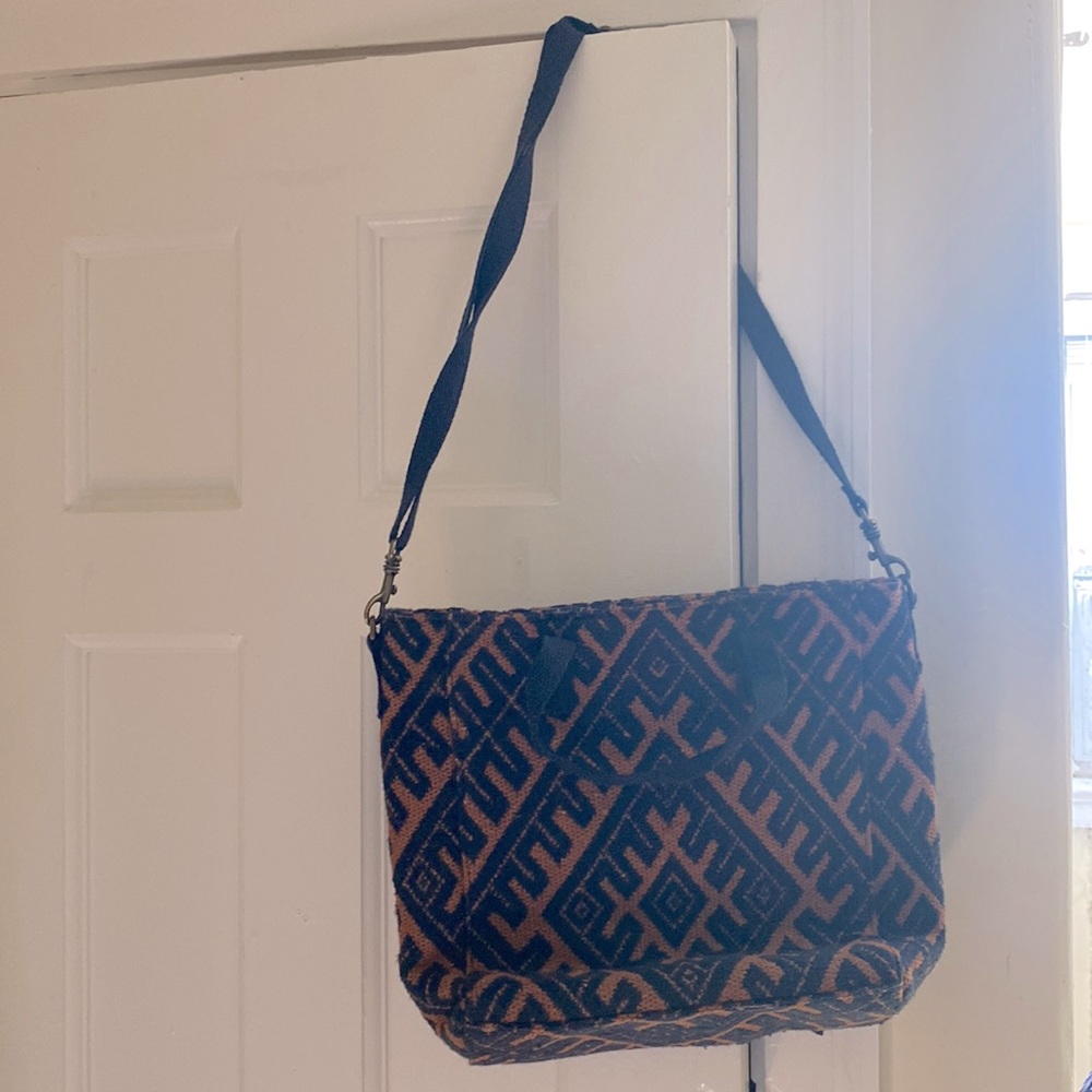 Universal Thread satchel